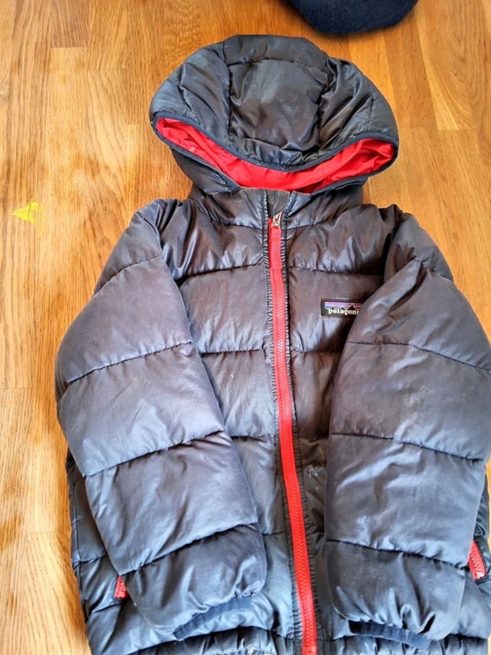 Patagonia Baby Hi-Loft Down Sweater Hoody Puffer Black & Red 3T